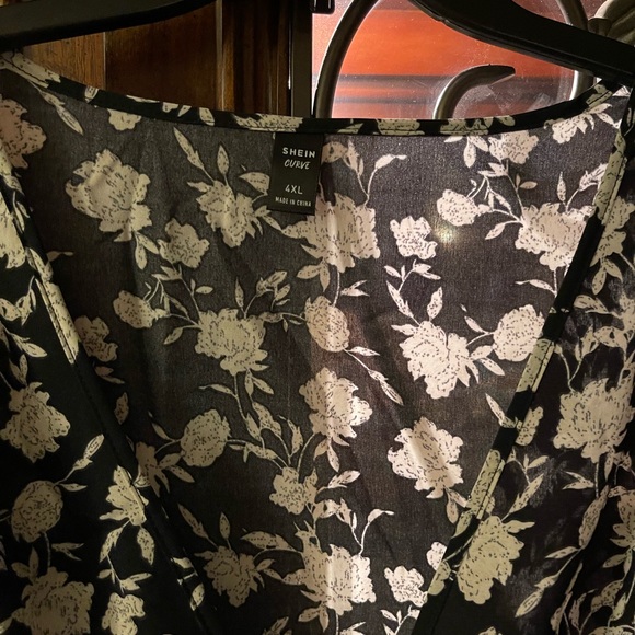 Shein curve dress - Picture 2 of 2